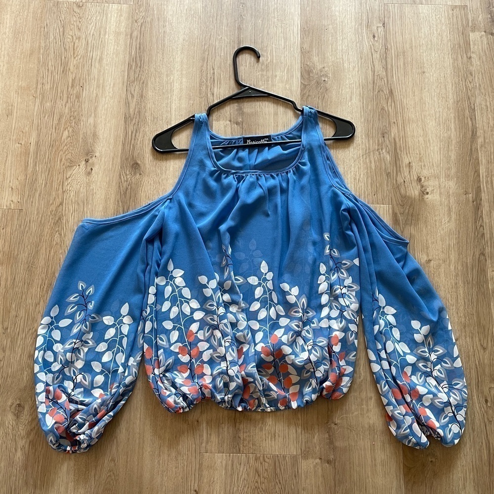 BASICALLY Me size S open shoulder top. Needs cami underneath. Great condition!